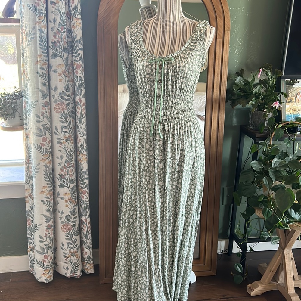 Adorable sleeveless spring summer dress